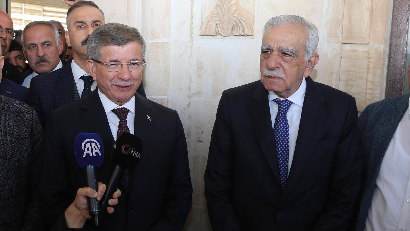 Ahmet Davutoğlu ve Ahmet Türk Mardin’de bir araya geldi